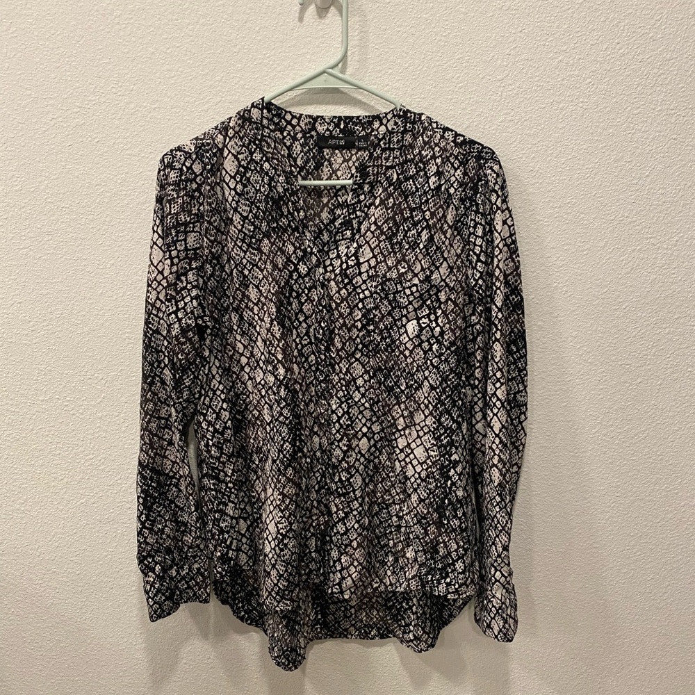 Apt. 9 size large snake skin long sleeve top. Like new !